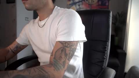 favdealer online show from February 18, 9:22 pm