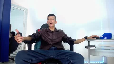 Snapshot of favel_gomez7 chatting on December 20, 7:50 pm Favel Gomez online show from December 20, 7:50 pm