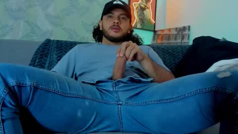 Snapshot of favid95 chatting on October 31, 3:35 pm favid95 online show from October 31, 3:35 pm