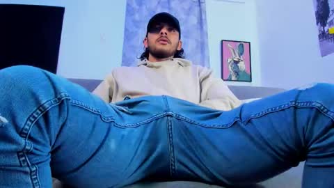 Snapshot of favid95 chatting on February 2, 10:41 pm favid95 online show from February 2, 10:41 pm