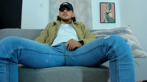 Snapshot of favid95 chatting on February 16, 5:31 pm favid95 online show from February 16, 5:31 pm