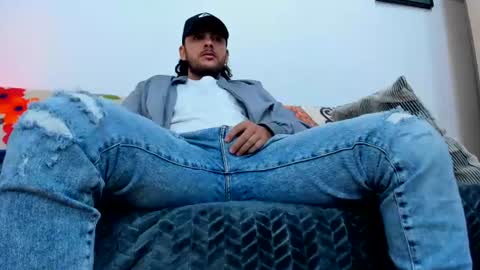 Snapshot of favid95 chatting on July 12, 4:14 am favid95 online show from July 12, 4:14 am
