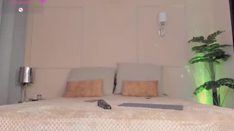 Snapshot of fay_miller2 chatting on October 2, 12:17 am welcome to my world  online show from October 2, 12:17 am