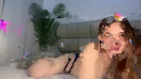 Snapshot of feb_sexy chatting on June 16, 12:52 pm feby online show from June 16, 12:52 pm