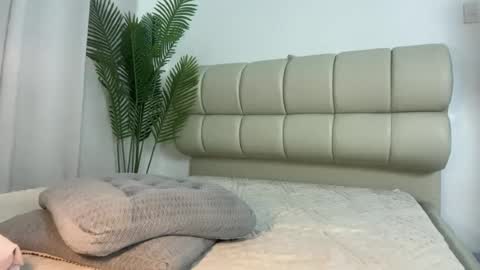 Snapshot of feb_sexy chatting on June 23, 12:47 pm feby online show from June 23, 12:47 pm