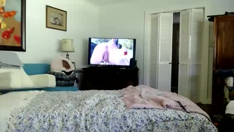 Fee Free To Smile online show from May 14, 1:51 pm