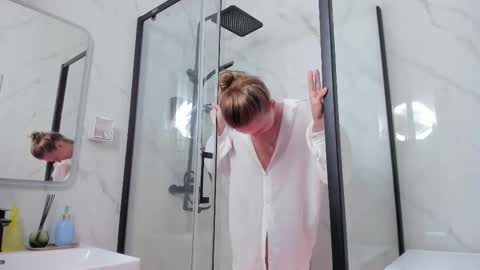 Daniela online show from October 28, 6:50 am