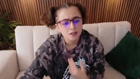 Snapshot of feelina_firesoul chatting on November 30, 6:01 pm Feelena online show from November 30, 6:01 pm