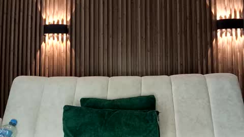 Feelena online show from March 19, 7:07 pm