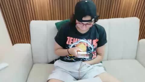 Snapshot of feelina_firesoul chatting on June 11, 3:43 pm Feelena online show from June 11, 3:43 pm