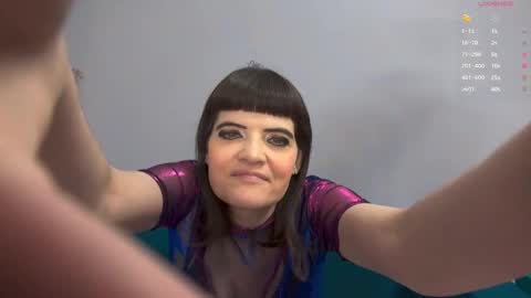 Laura online show from November 1, 9:28 pm