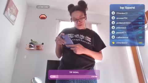 Snapshot of feetnymph chatting on February 4, 5:01 pm Soley online show from February 4, 5:01 pm