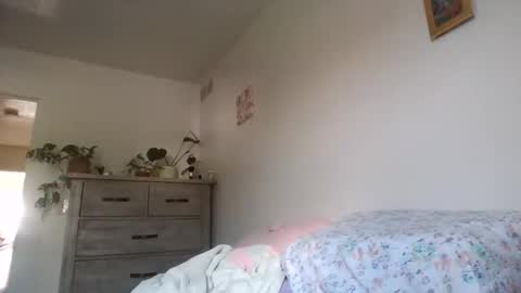 Snapshot of feetnymph chatting on May 19, 9:54 pm Soley online show from May 19, 9:54 pm