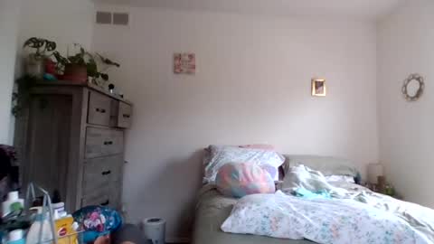 Snapshot of feetnymph chatting on June 12, 3:44 pm Soley online show from June 12, 3:44 pm