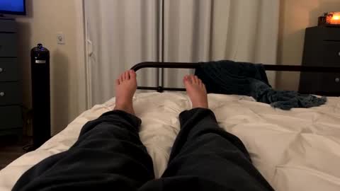 Snapshot of feetomines chatting on December 9, 3:07 am FEETOMINES online show from December 9, 3:07 am