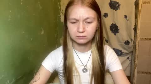 Lola online show from May 3, 9:10 pm