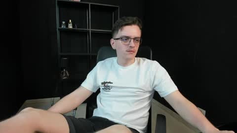 Snapshot of felixstark chatting on May 8, 5:02 am FelixStark online show from May 8, 5:02 am