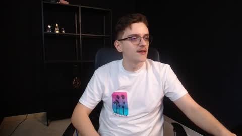Snapshot of felixstark chatting on May 14, 6:09 am FelixStark online show from May 14, 6:09 am