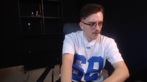 Snapshot of felixstark chatting on June 6, 5:23 am FelixStark online show from June 6, 5:23 am