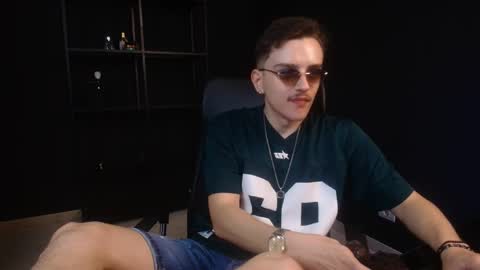 Snapshot of felixstark chatting on June 8, 5:08 am FelixStark online show from June 8, 5:08 am
