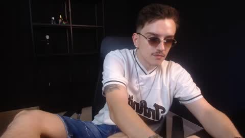 Snapshot of felixstark chatting on June 9, 4:35 am FelixStark online show from June 9, 4:35 am