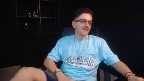 Snapshot of felixstark chatting on June 11, 4:43 am FelixStark online show from June 11, 4:43 am