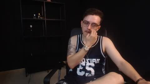 Snapshot of felixstark chatting on June 12, 5:39 am FelixStark online show from June 12, 5:39 am