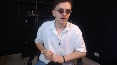 Snapshot of felixstark chatting on June 15, 4:47 am FelixStark online show from June 15, 4:47 am