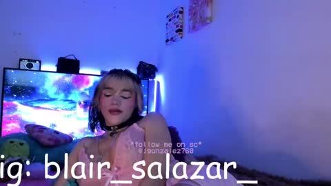 Snapshot of fem_boy6 chatting on February 9, 9:37 am fem_boy6 online show from February 9, 9:37 am