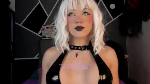 Snapshot of fem_boy6 chatting on November 26, 6:47 am fem_boy6 online show from November 26, 6:47 am