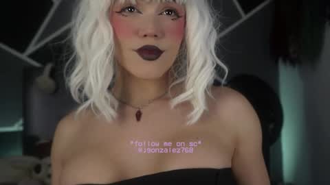 Snapshot of fem_boy6 chatting on December 3, 9:02 pm fem_boy6 online show from December 3, 9:02 pm