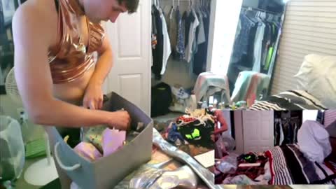 Snapshot of femboy_allie chatting on December 4, 5:49 am Allie North online show from December 4, 5:49 am