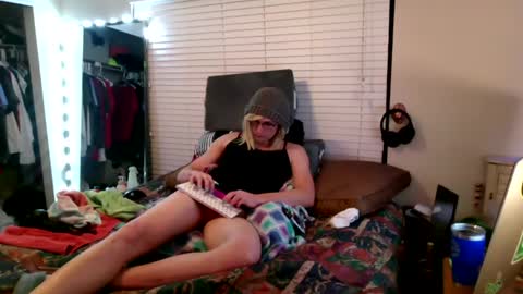 Snapshot of femboy_allie chatting on January 24, 8:02 am Allie North online show from January 24, 8:02 am