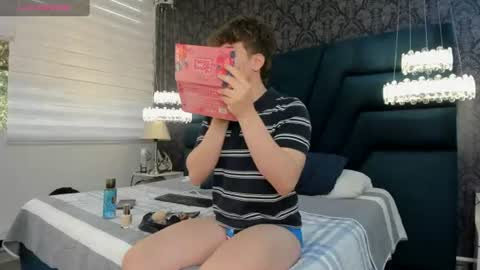 Snapshot of femboy_max chatting on June 23, 11:41 am Femboy Max online show from June 23, 11:41 am