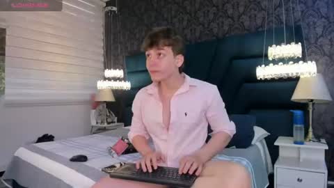Snapshot of femboy_max chatting on June 25, 11:48 am Femboy Max online show from June 25, 11:48 am