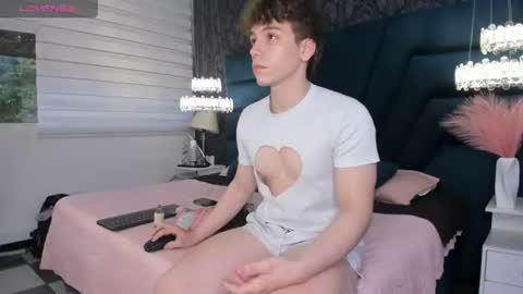 Snapshot of femboy_max chatting on July 3, 12:00 pm Femboy Max online show from July 3, 12:00 pm