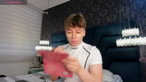 Snapshot of femboy_max chatting on July 10, 11:57 am Femboy Max online show from July 10, 11:57 am