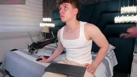 Snapshot of femboy_max chatting on July 11, 11:46 am Femboy Max online show from July 11, 11:46 am