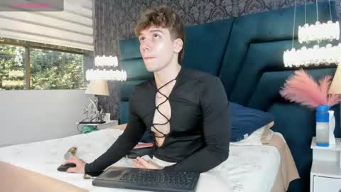 Snapshot of femboy_max chatting on July 16, 12:00 pm Femboy Max online show from July 16, 12:00 pm