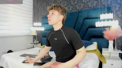 Snapshot of femboy_max chatting on July 27, 12:12 pm Femboy Max online show from July 27, 12:12 pm