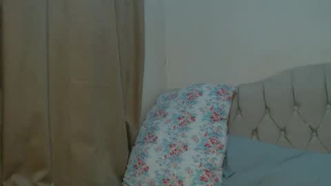 Snapshot of femmeangel chatting on October 9, 11:14 pm Alice online show from October 9, 11:14 pm