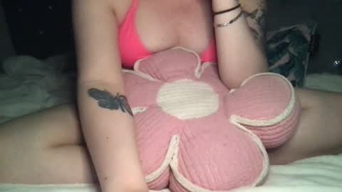 Snapshot of femmefatalebabe chatting on April 25, 3:53 am online show from April 25, 3:53 am
