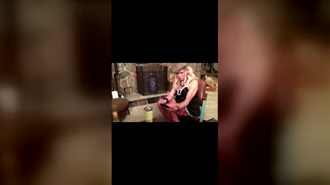 Snapshot of femmenicole chatting on December 1, 1:21 am Nicole online show from December 1, 1:21 am