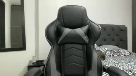 Snapshot of fenix_golden17 chatting on October 25, 5:15 am Fenix Golden17 ---- Every night after 2200 time Colombia online show from October 25, 5:15 am