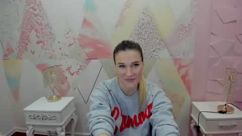 fennec_fox_ online show from April 17, 10:40 am