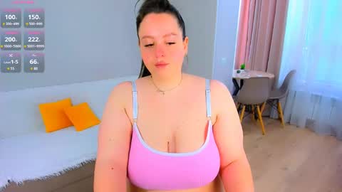 Snapshot of feral__berry__ chatting on May 21, 7:26 am Regi online show from May 21, 7:26 am