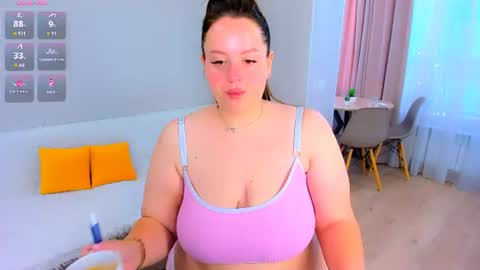 Snapshot of feral__berry__ chatting on July 18, 7:23 am Regi online show from July 18, 7:23 am