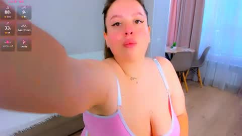 Snapshot of feral__berry__ chatting on July 20, 7:33 am Regi online show from July 20, 7:33 am