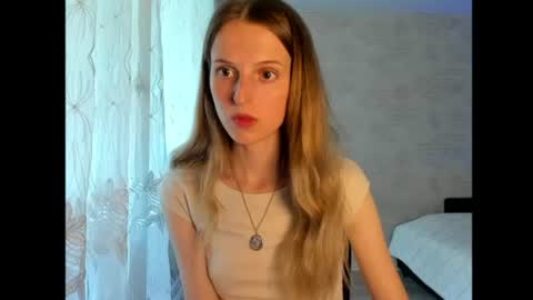 Snapshot of feralberry_dina chatting on July 3, 12:00 pm Dana online show from July 3, 12:00 pm