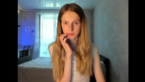 Snapshot of feralberry_dina chatting on July 8, 12:31 pm Dana online show from July 8, 12:31 pm